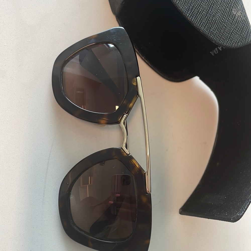 Tortoise frame Prada sunglasses SPR 9Q